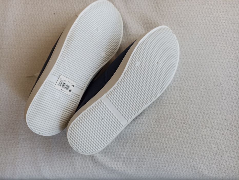 Buty, trampki męskie młodzieżowe r.41.Cena 30zł.do negocjacji