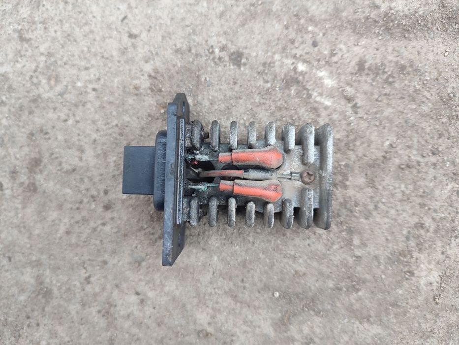 Продам резистор печки на hyundai santa fe 1