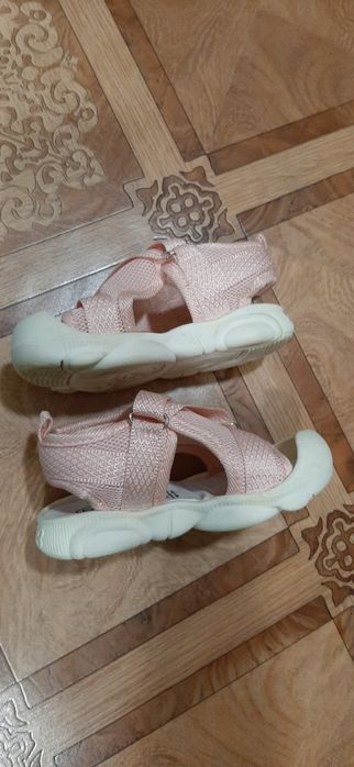 Босоніжки для дівчинки