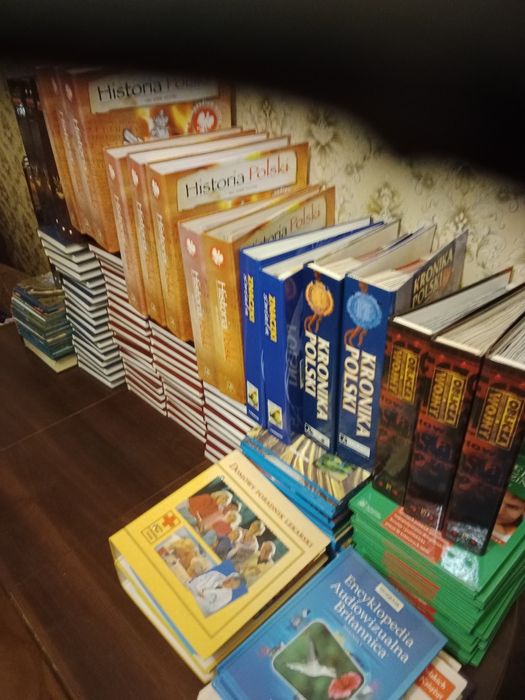 Sprzedam książki,encyklopedie ,płyty,CD,DVD.Gazety Wojenne i inne.
