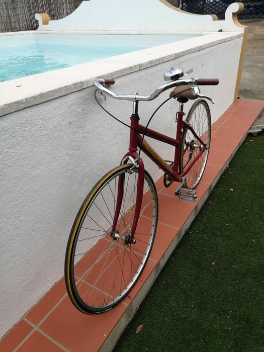 Bicicleta estilo clássico de senhora
