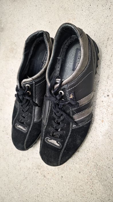 Sapatos decenio usados