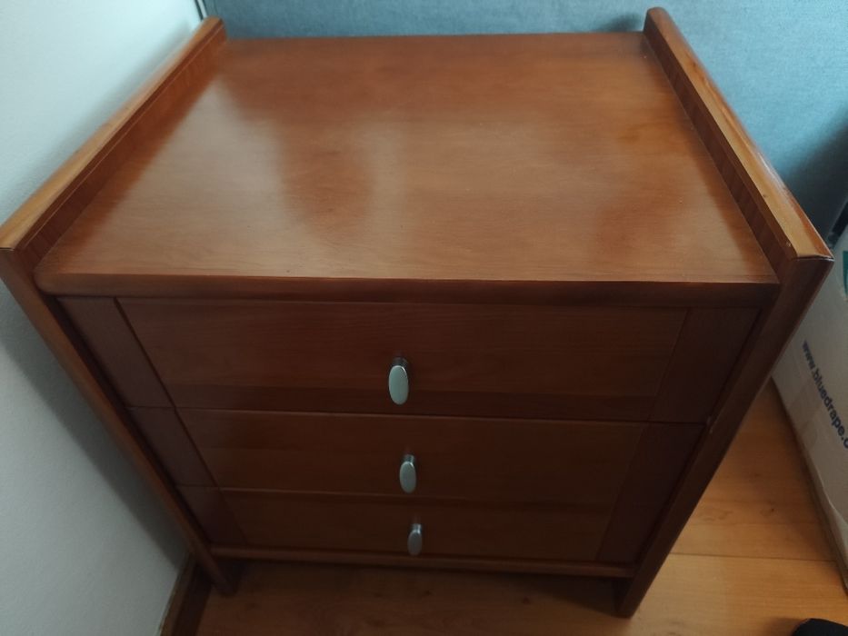 Cama solteiro/a + mesinha cabeceira