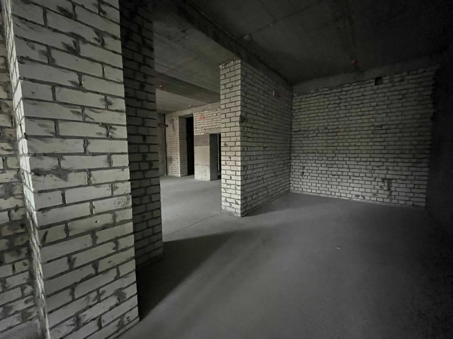 Продаж неж приміщення 1 пов ЖК Чайка(до метро 10 хв) 200м кв  дешево