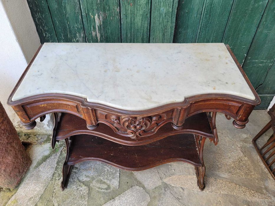 Consola com tampo de mármore