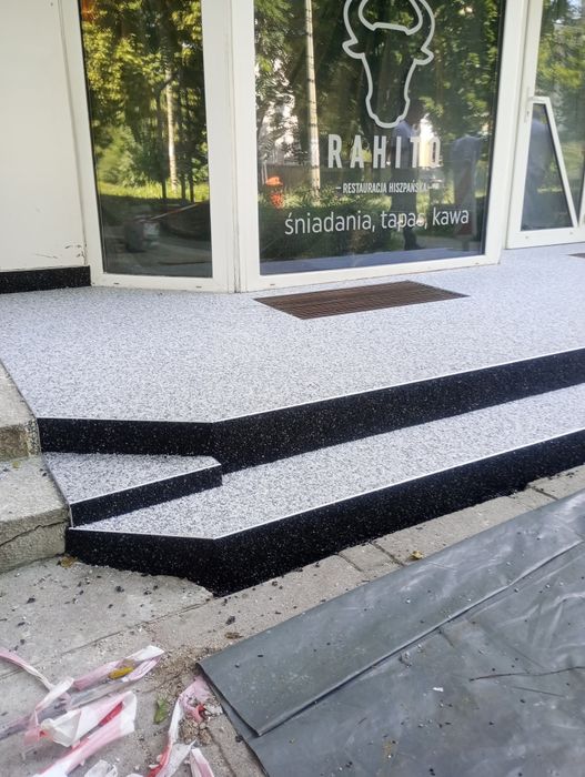 Tarasy żywiczne, kamienny dywan oraz posadzki epoksydowe do garażu