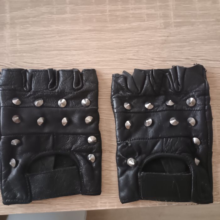 Skórzane rękawice bez palców czarne z ćwiekami L r.