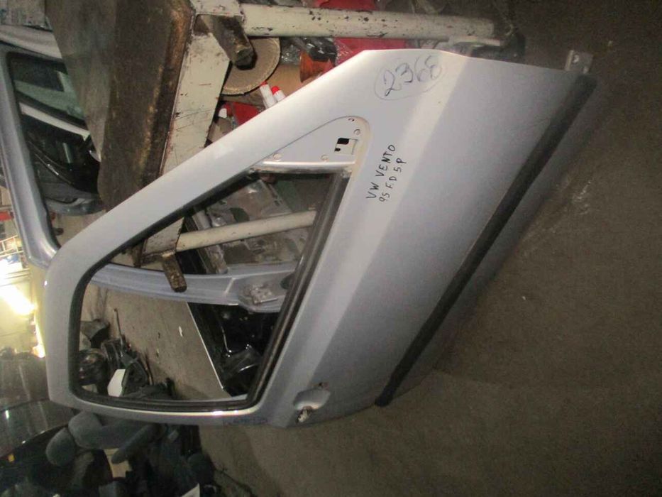 Porta frente direita VOLKSWAGEN Vento (1H2)
