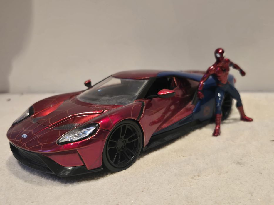 Spider Man auto plus figurka
