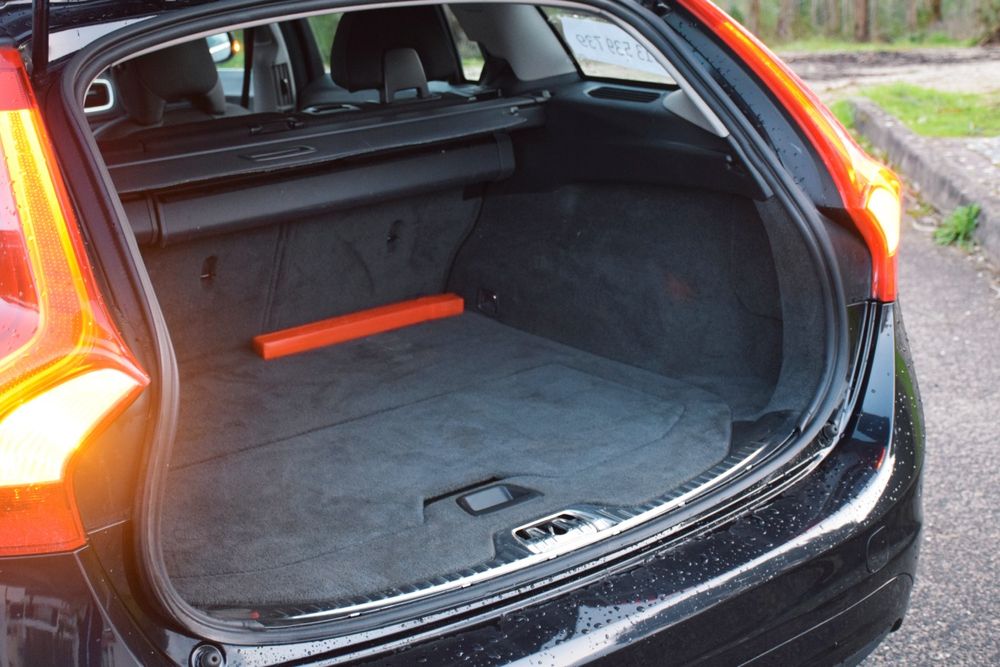 Volvo V60 Momentum Eco | 127.000 kms | Histórico Completo