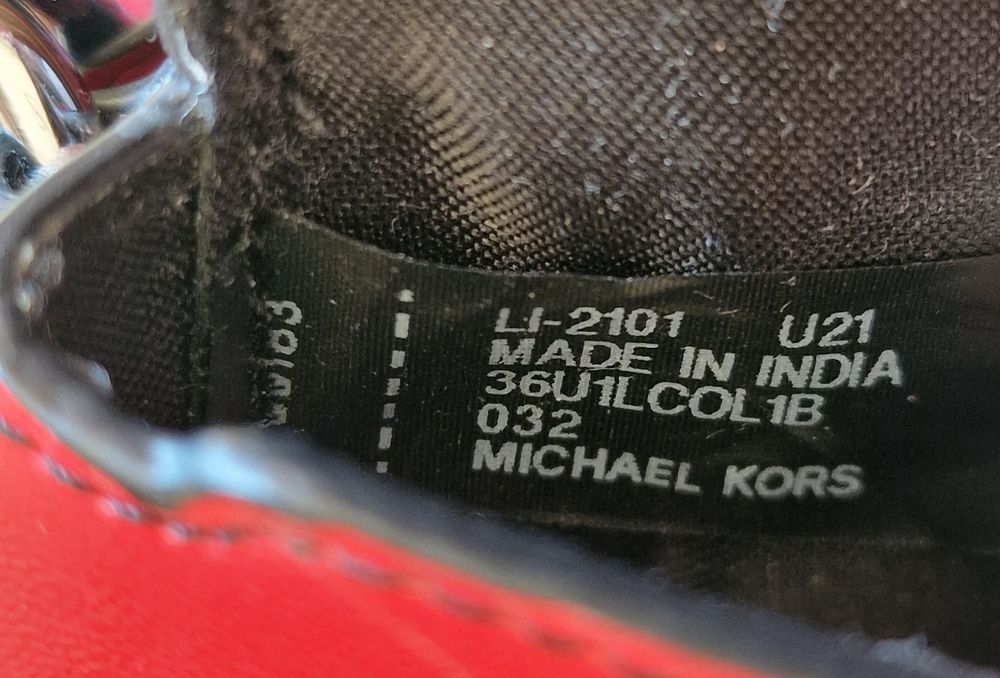 Capa AirPods da Michael Kors (Original) 6,3cm x 5,5cm x 2,5cm