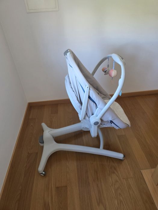 Berço Chicco Baby Hug 4 em 1 Glacial com colchão para venda