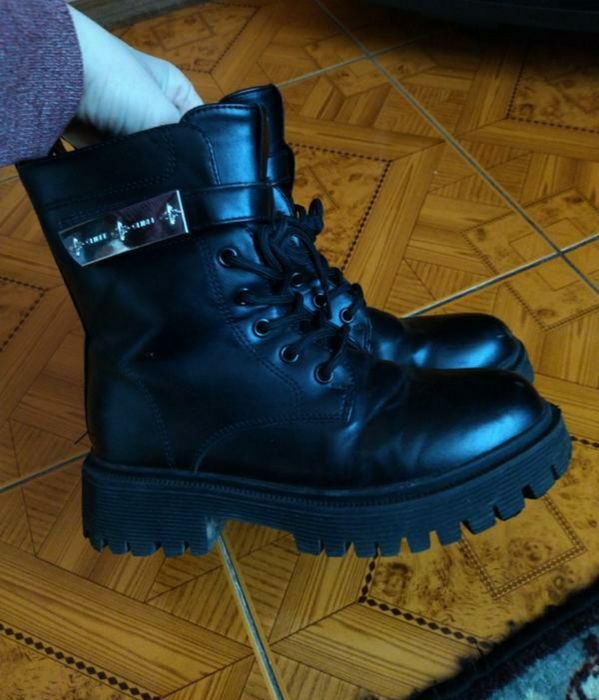 Чорні черевики утеплені на дівчинку 34 розмір