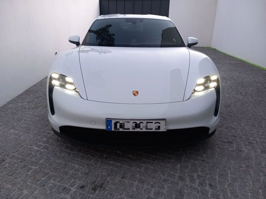 Porsche Taycan 4