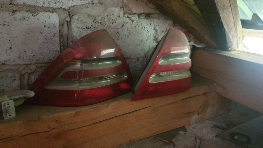 Mercedes C w203 lampy tył sedan