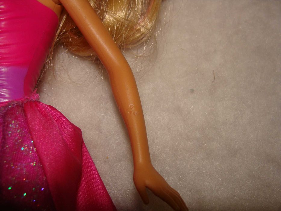 Barbie Endless Hair Kingdom Snap'n Style Princess (Ref. DPH25)