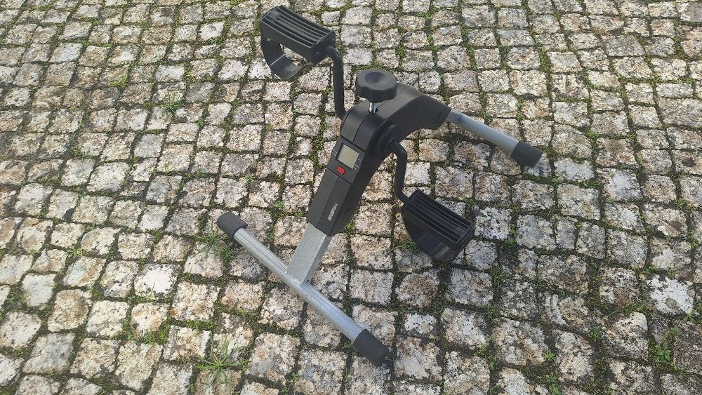 Mini bicicleta com monitor