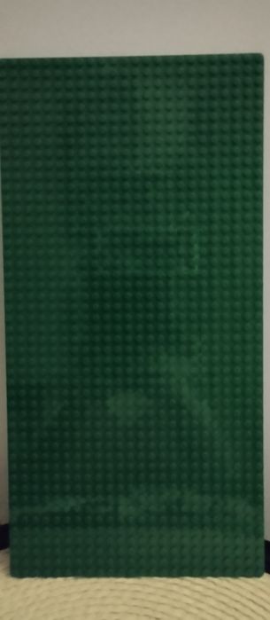Płytka na której można budować  19 x 38 nadaje się do Lego