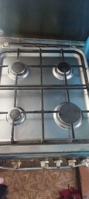 Продам плиту газову Hotpoint Aristone