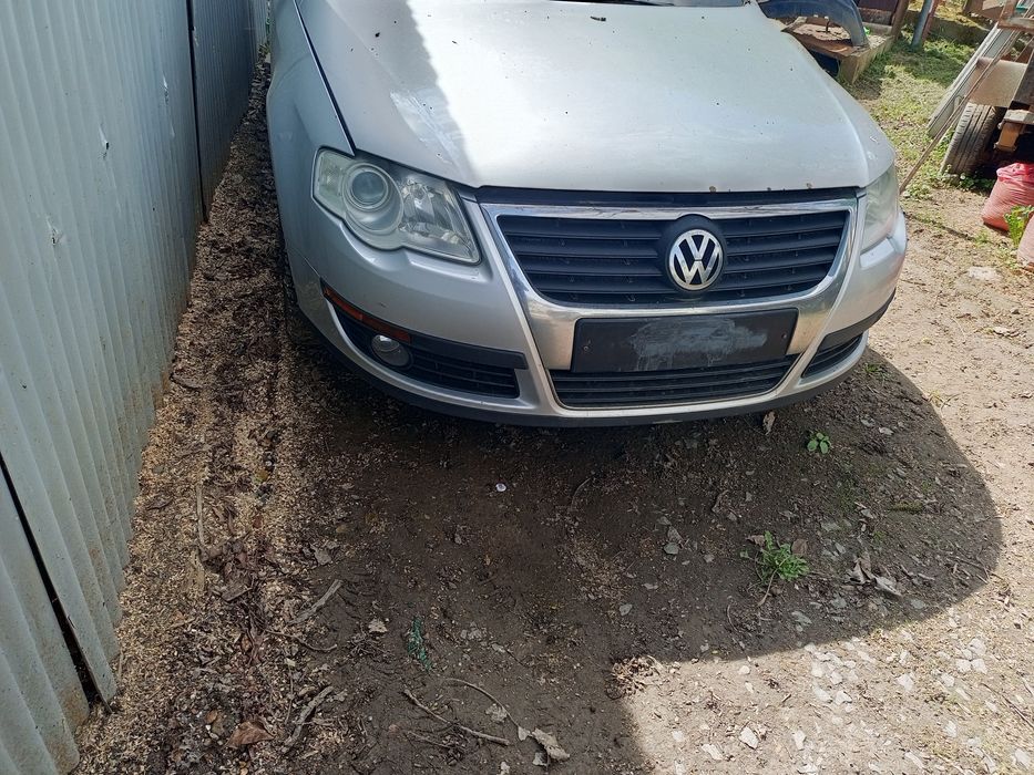 Zderzak przedni passat B6 la7w