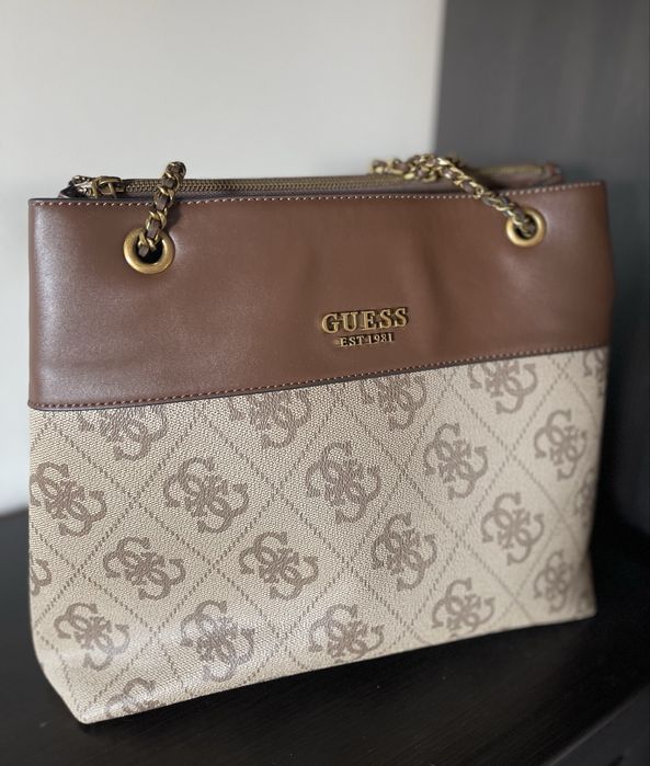 Torebka Guess z łańcuszkiem