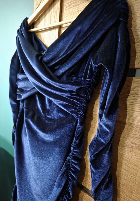 Lipsy Bardot dopasowana sukienka w kolano