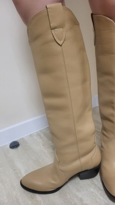 Шкіряні чоботи          .