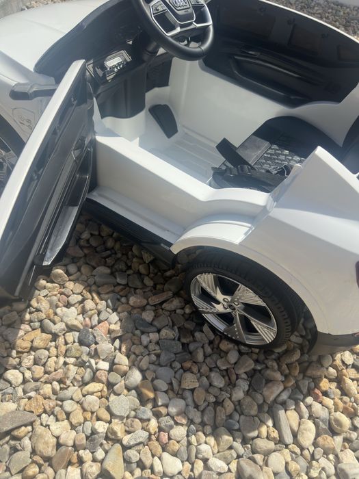 Audi e-tron criança