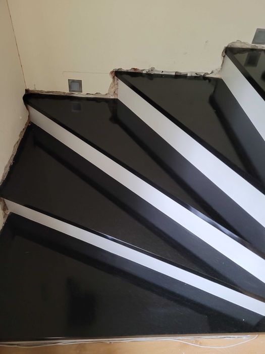 Schody kamienne zewnętrzne wewnętrzne granitowe marmurowe konglomerat