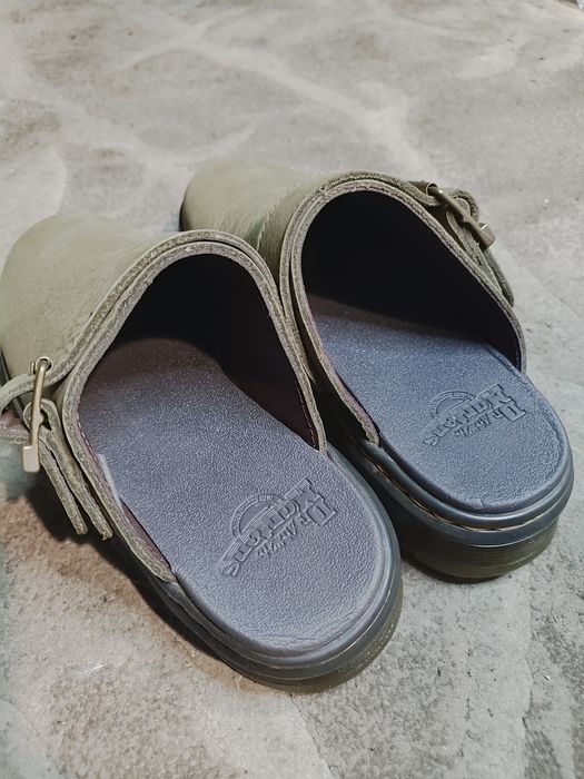 Dr. Martens mule klapki skórzane khaki oliwkowe 37
