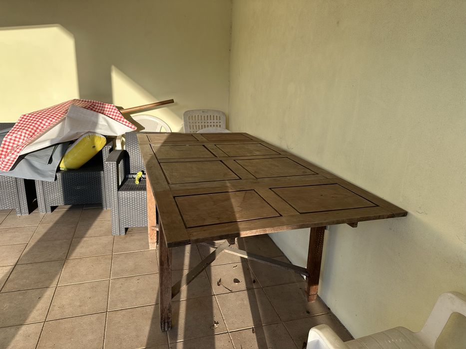 Mesa de madeira maciça