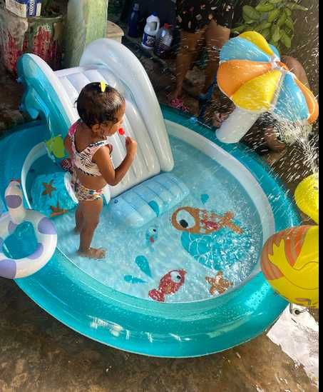 Piscina insuflável com escorrega e pulverizador - NOVO - ENVIO GRÁTIS