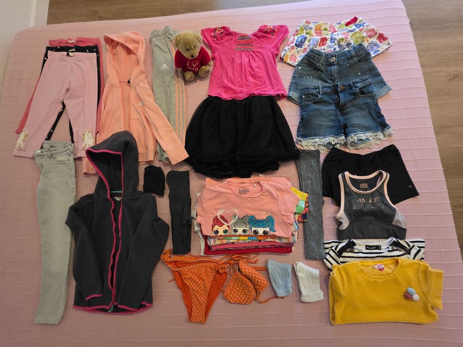 Vendemos várias peças de roupa de criança da nossa Netinha