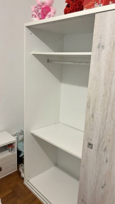 Conjunto de Quarto Moderno (Roupeiro de Correr + Cómoda + 2 Mesas de Cabeceira)