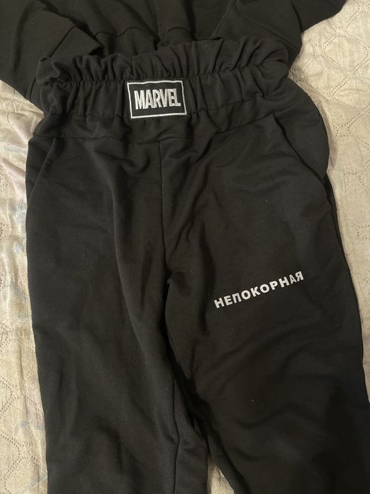 Спортивний чорний костюм з написом