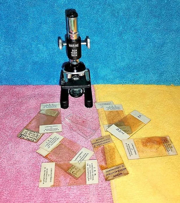 Microscópio antigo *MARINHO* pequeno com caixa original