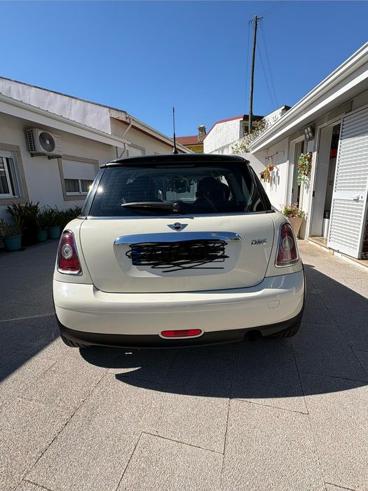 Carro Mini One semi novo