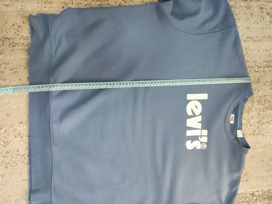 Кофта б/у Levi's. В гарному стані.