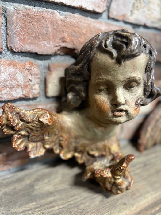 Przedwojenna głowa anioła