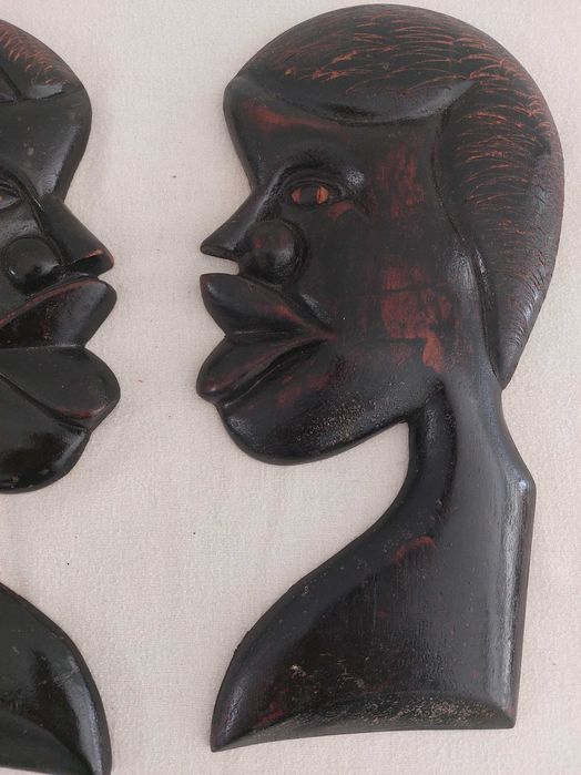 Bonecos africanos em mogno artesanais