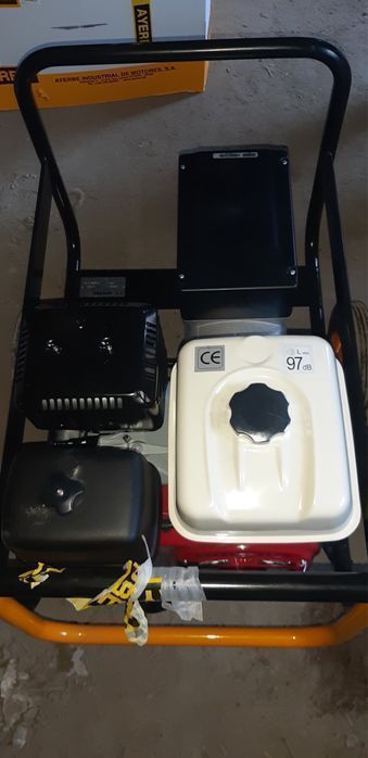 Бензиновий генератор 5,6-6,4 кВт/230В AYERBE 8000 H MN ручний запуск