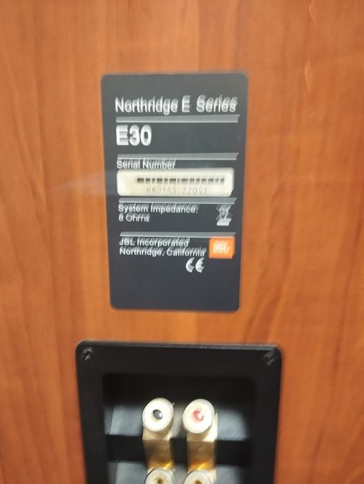 Продам акустические колонки  JBL Е30
