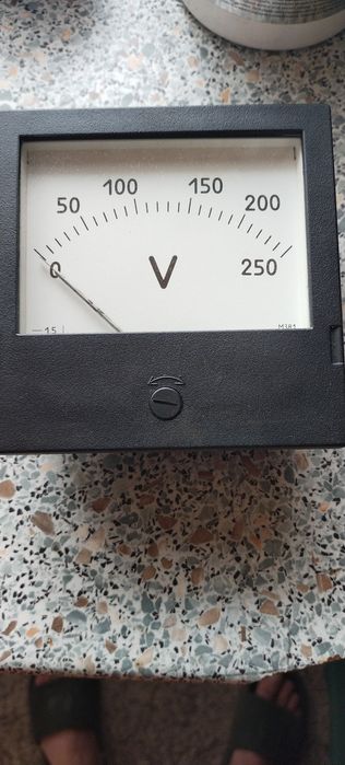 Вольтметр 250v..