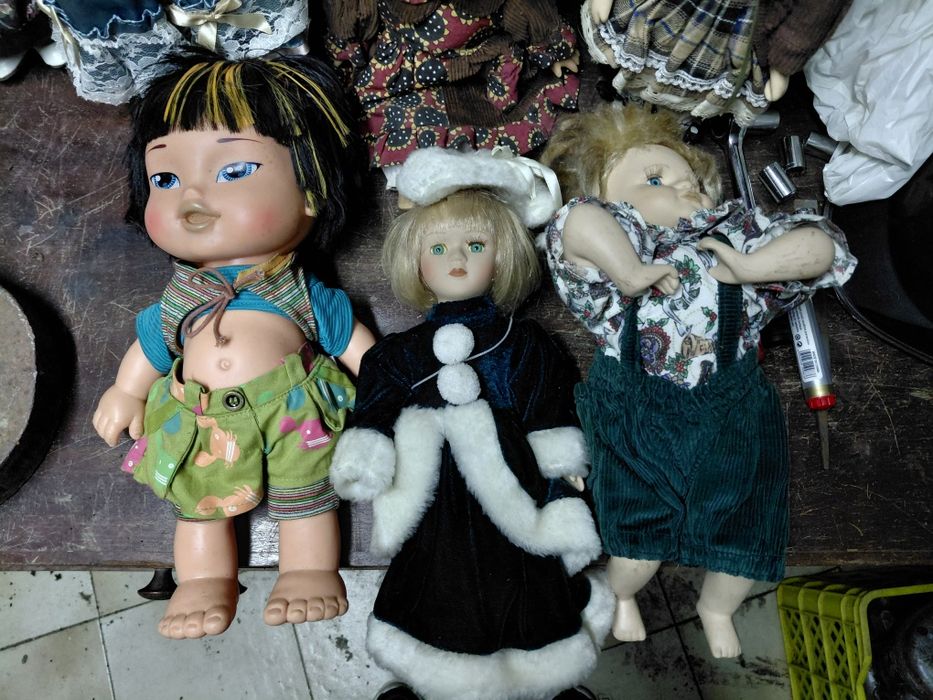 Vendo conjunto de bonecas antigas de porcelana em bom estado