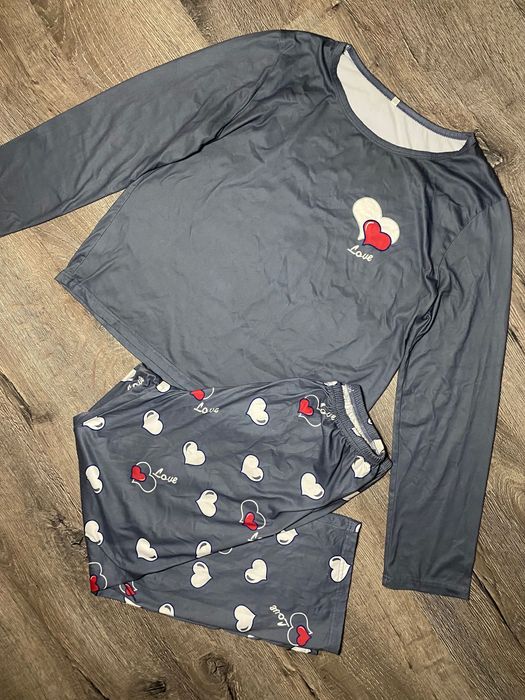 Сіра жіноча піжама в сердечках M комплект кофта-штани для дому