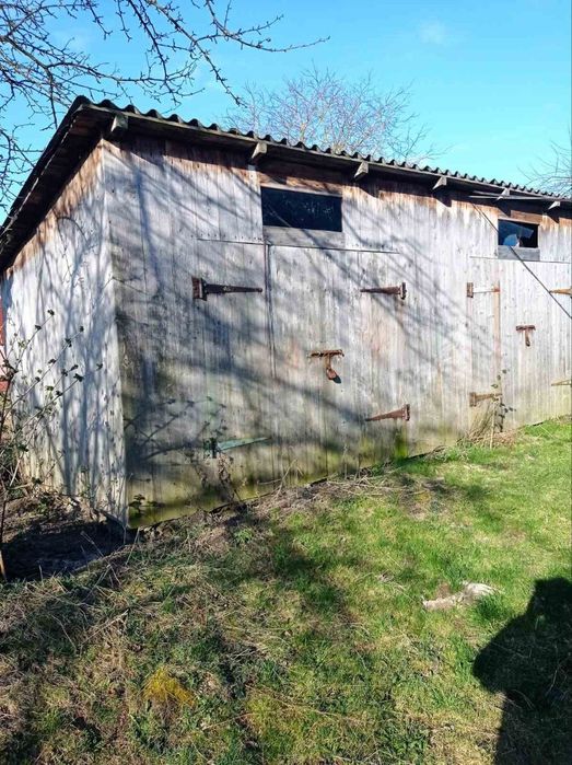 Будинок + дерев'яний гараж на 2 місця