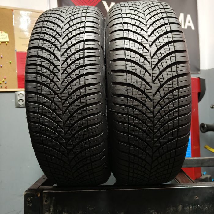 215/60/17 XL Sprzedam parę opon całorocznych Goodyear