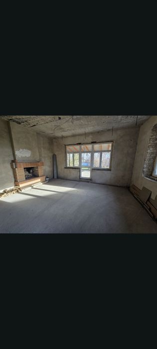 Будинок в Ірпені з газовим опаленням. Є гараж в мінімальне оформлення