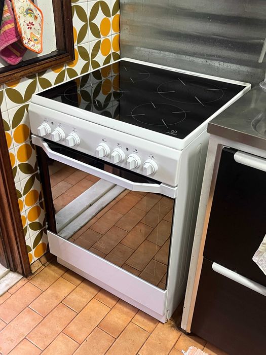 Fogão elétrico INDESIT
