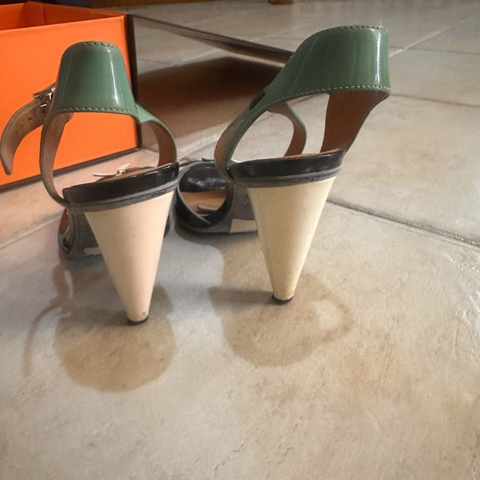 Calçados usados poucas vezes